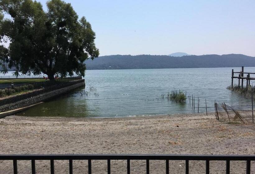 민박 Clear Lake Cottages & Marina