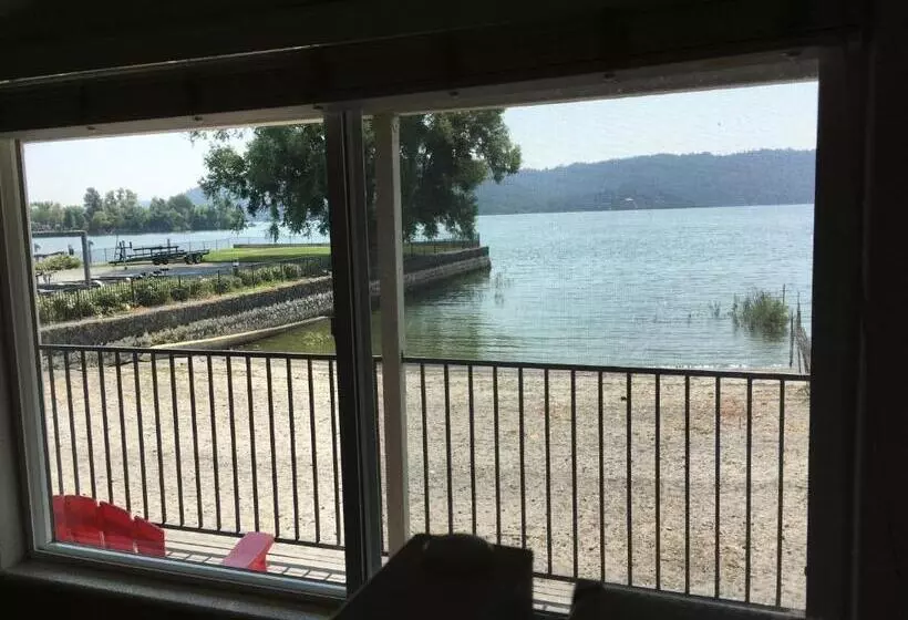 住宿加早餐  Clear Lake Cottages & Marina