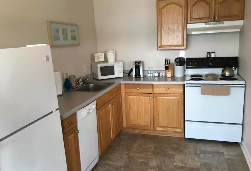 住宿加早餐  Clear Lake Cottages & Marina