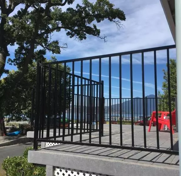 住宿加早餐  Clear Lake Cottages & Marina