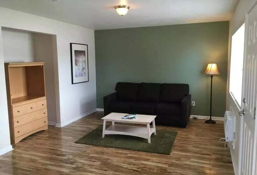 住宿加早餐  Clear Lake Cottages & Marina