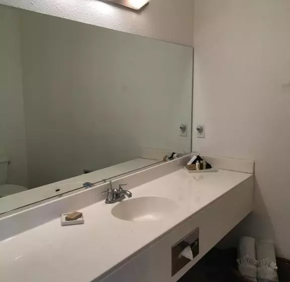 住宿加早餐  Clear Lake Cottages & Marina