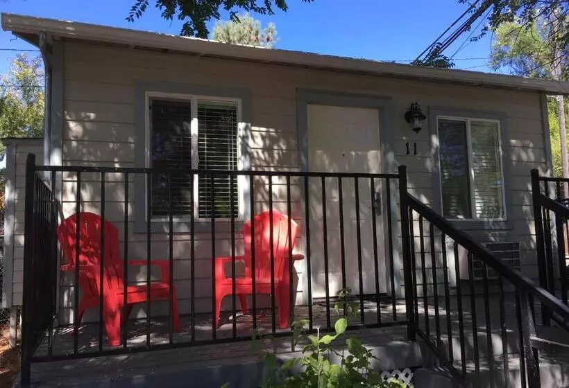 住宿加早餐  Clear Lake Cottages & Marina