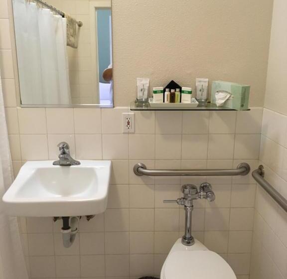 민박 Clear Lake Cottages & Marina