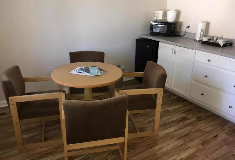 住宿加早餐  Clear Lake Cottages & Marina