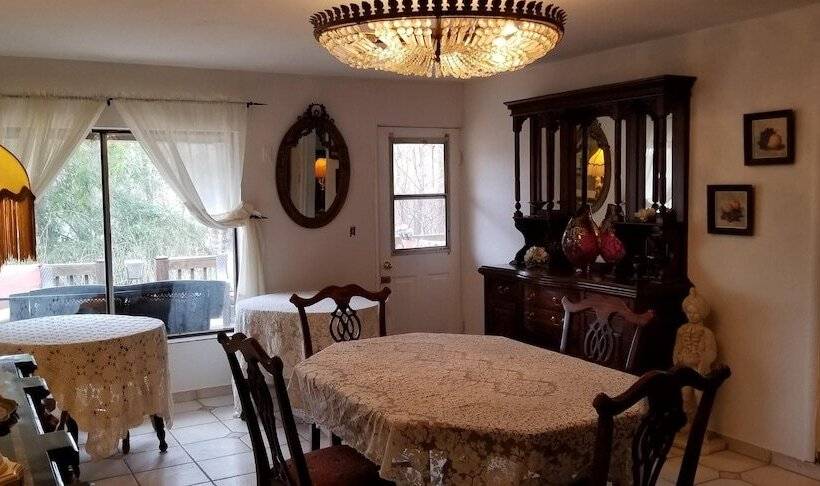 مبيت وإفطار Lily Creek Lodge