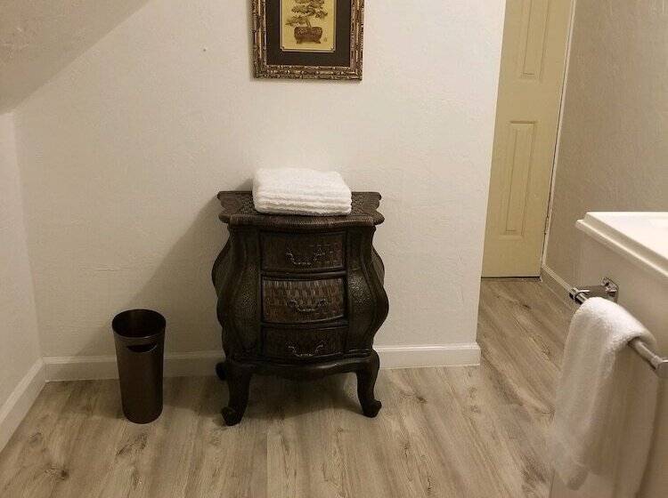 مبيت وإفطار Lily Creek Lodge