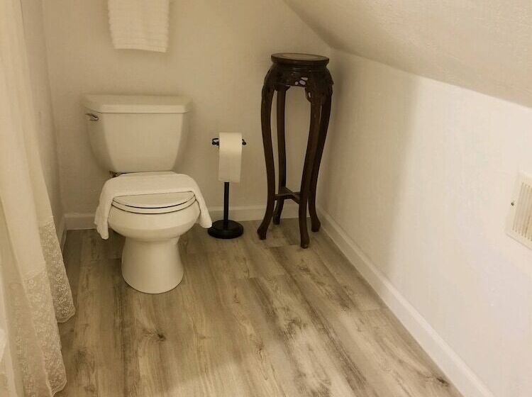 مبيت وإفطار Lily Creek Lodge