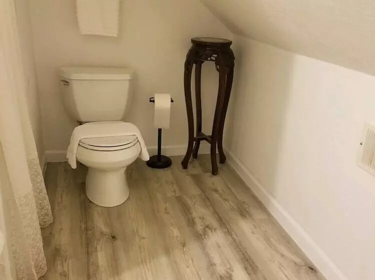 住宿加早餐 Lily Creek Lodge