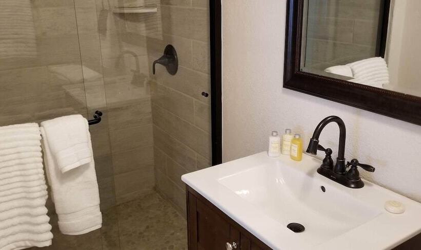 مبيت وإفطار Lily Creek Lodge