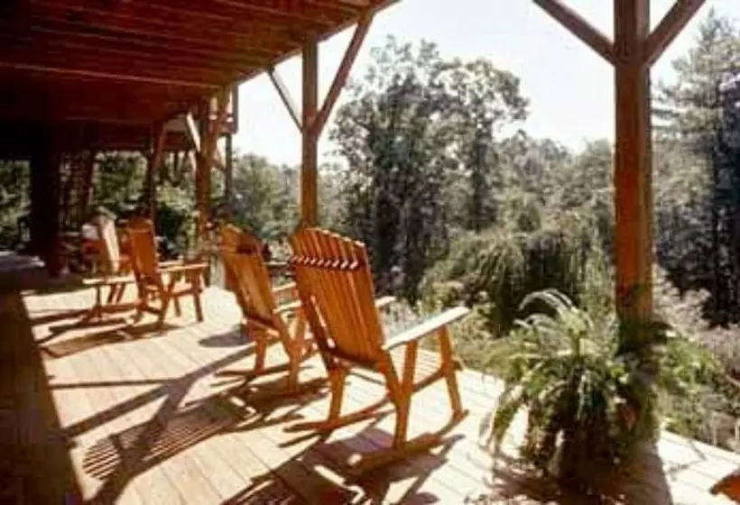 Bent Creek Lodge Bed & Breakfast