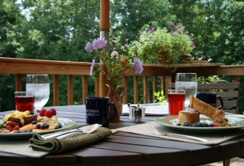 Bent Creek Lodge Bed & Breakfast
