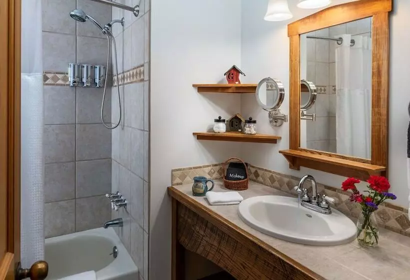 Bent Creek Lodge Bed & Breakfast