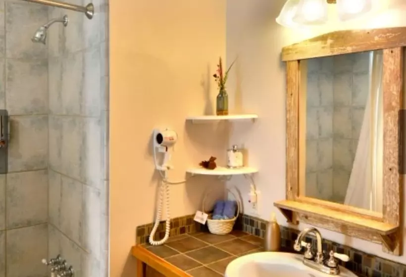 Bent Creek Lodge Bed & Breakfast