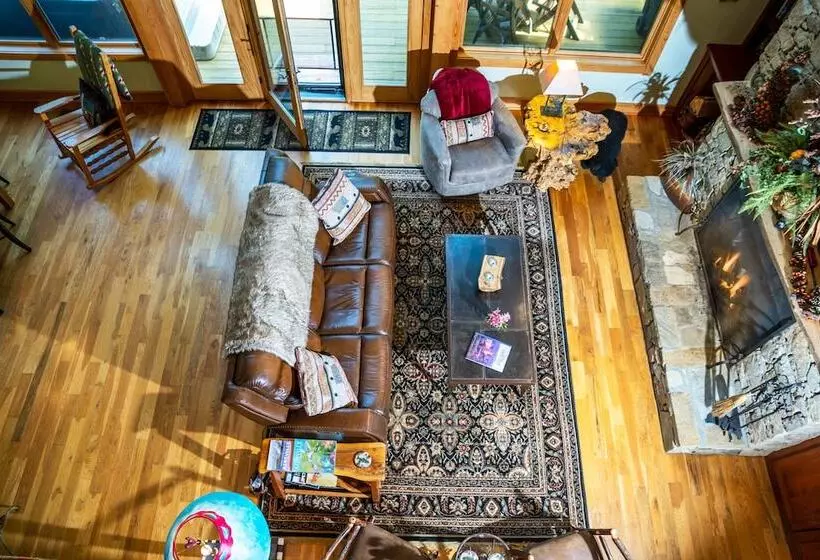 Bent Creek Lodge Bed & Breakfast