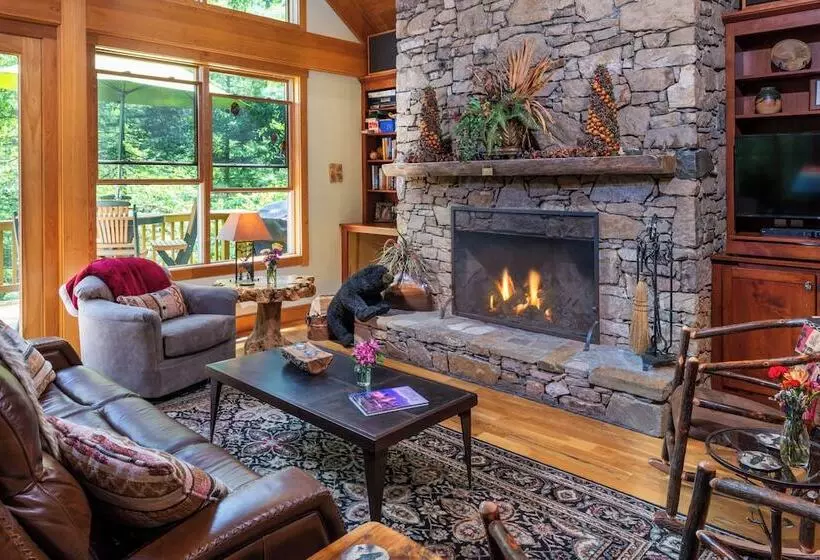 Bent Creek Lodge Bed & Breakfast