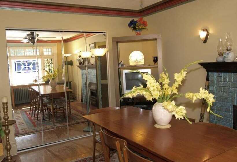 Downtown Bed And Breakfast