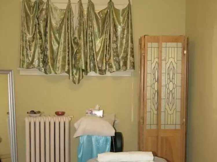 Downtown Bed And Breakfast