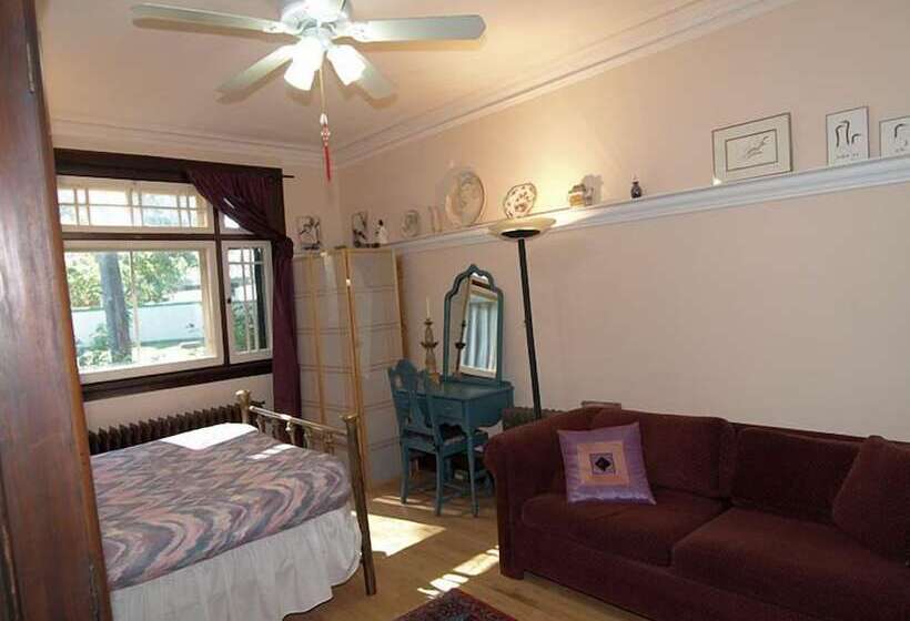 Downtown Bed And Breakfast