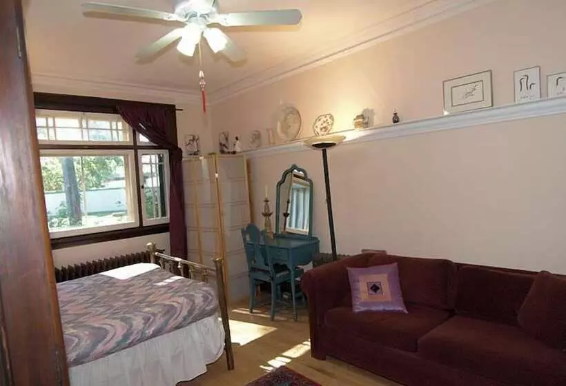 Downtown Bed And Breakfast