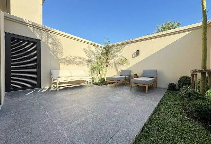 בית מלון כפרי Anantasila Beach Resort Hua Hin