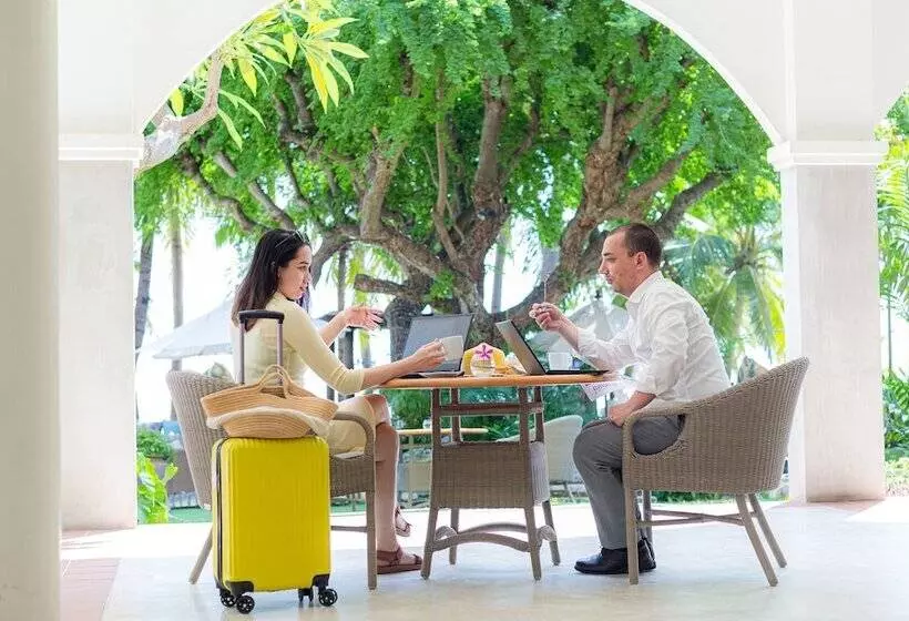 בית מלון כפרי Anantasila Beach Resort Hua Hin