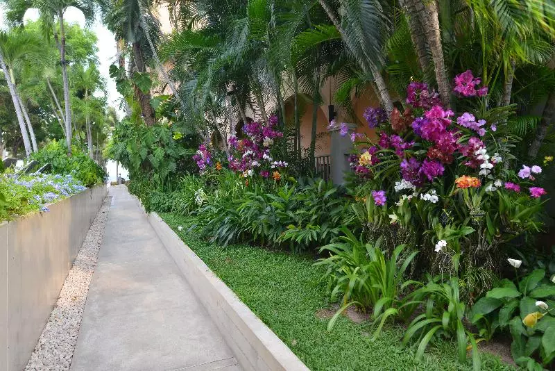 בית מלון כפרי Anantasila Beach Resort Hua Hin