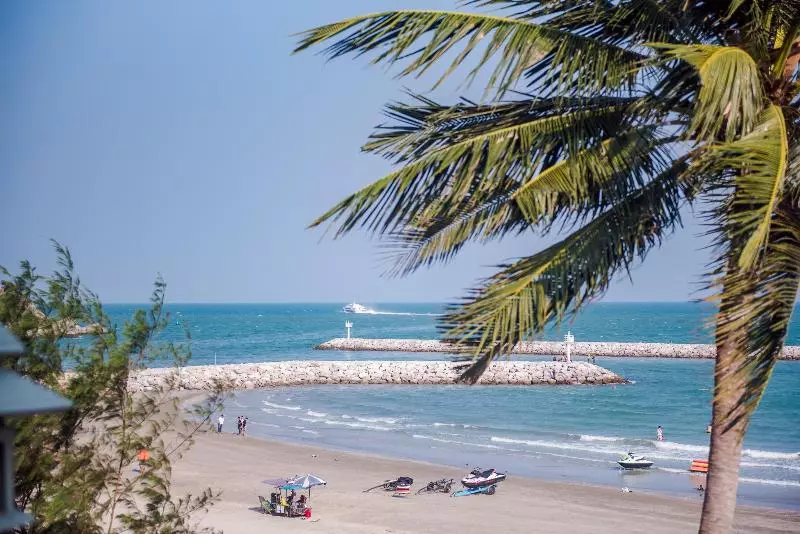 בית מלון כפרי Anantasila Beach Resort Hua Hin