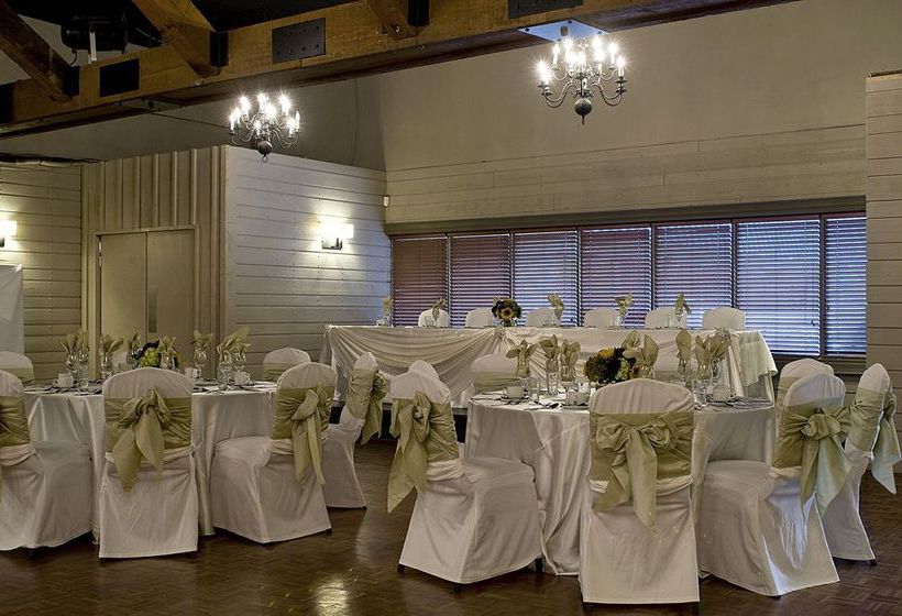 Hotel Mohawk Inn And Conference Centre