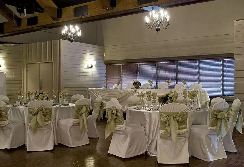 هتل Mohawk Inn And Conference Centre