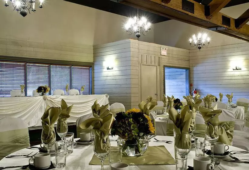 هتل Mohawk Inn And Conference Centre