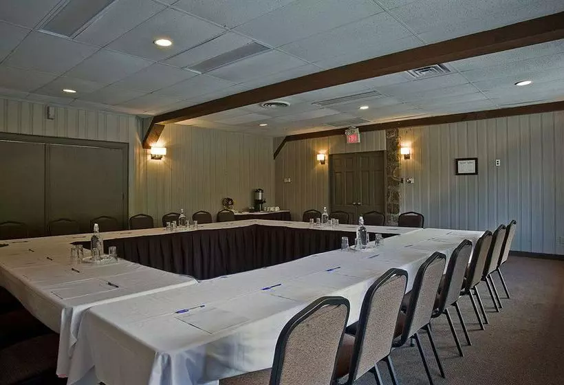 هتل Mohawk Inn And Conference Centre