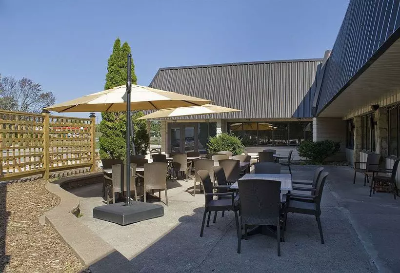 هتل Mohawk Inn And Conference Centre