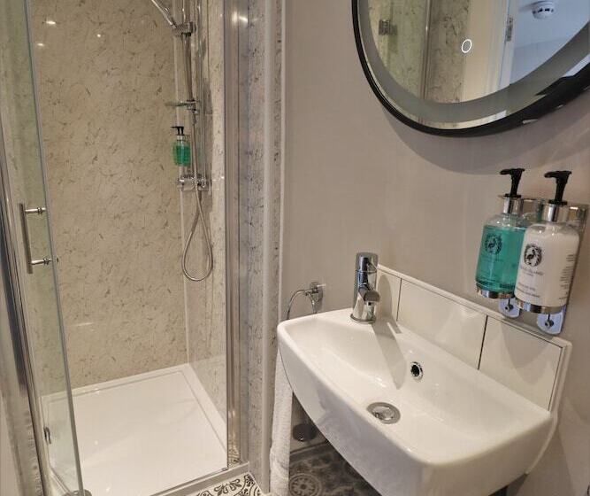 Отель The Marlborough Dedham