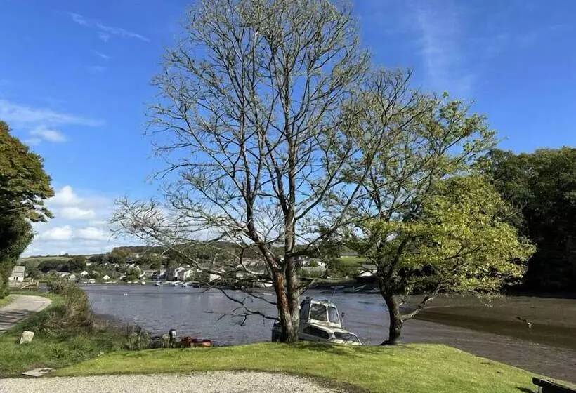 בית מלון כפרי The Ship Inn Lerryn