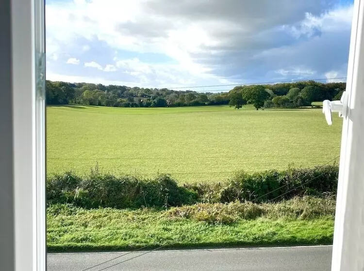 Отель The Trooper Inn