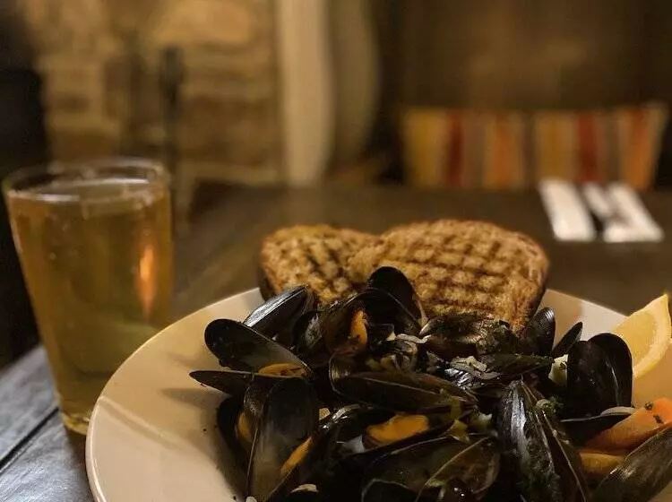 Отель The Trooper Inn