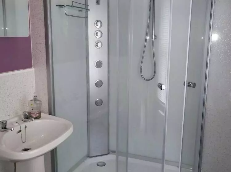 Отель The Trooper Inn