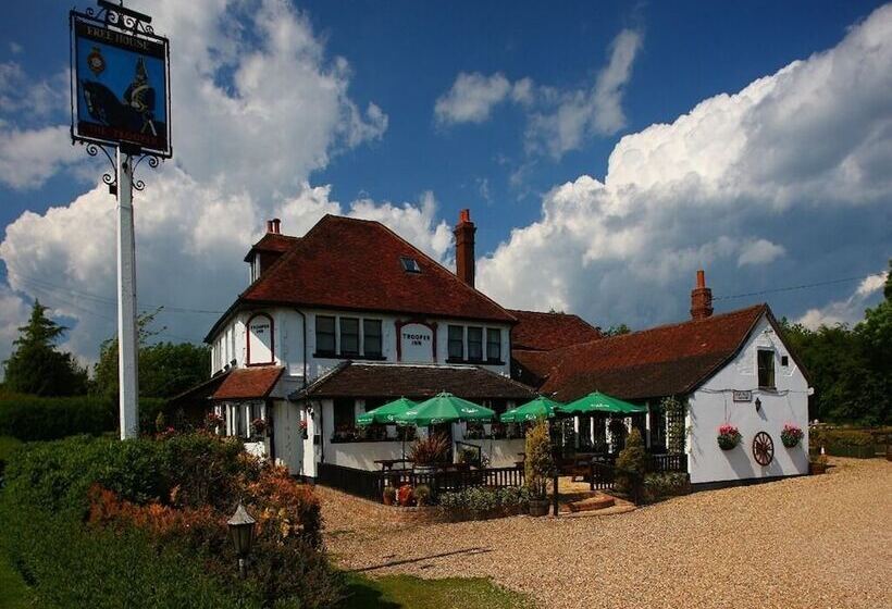 فندق The Trooper Inn