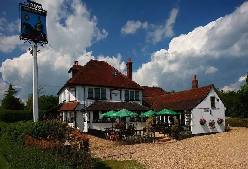 Отель The Trooper Inn