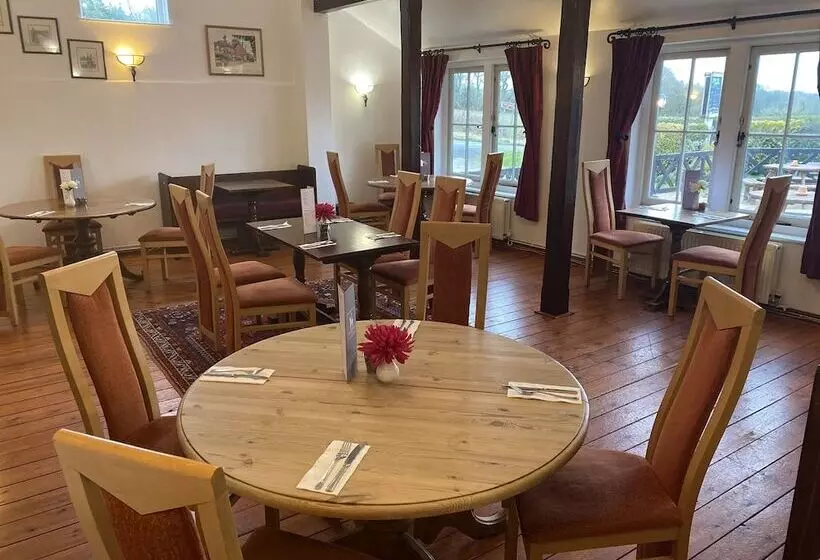 Отель The Trooper Inn