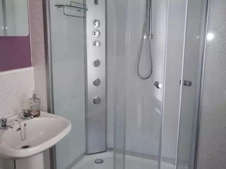 Отель The Trooper Inn