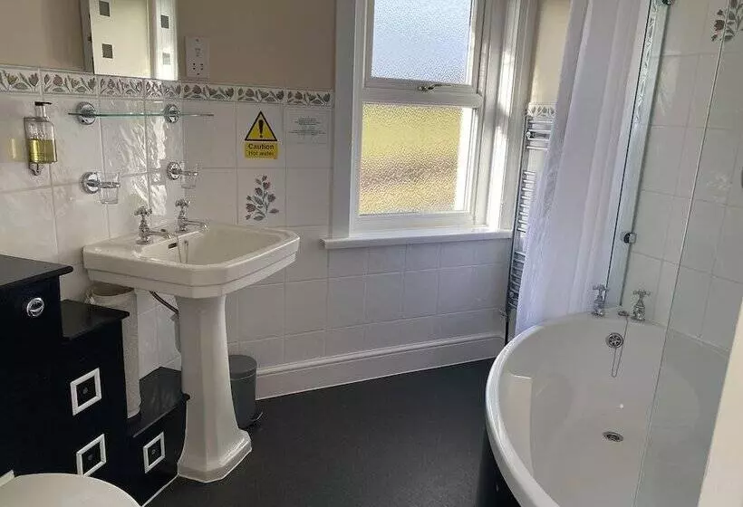 Отель The Trooper Inn