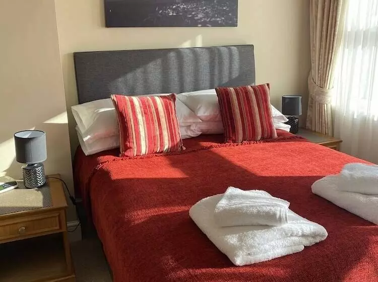 Отель The Trooper Inn