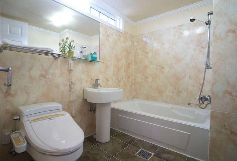 בית מלון כפרי Aewol Parkhill Village