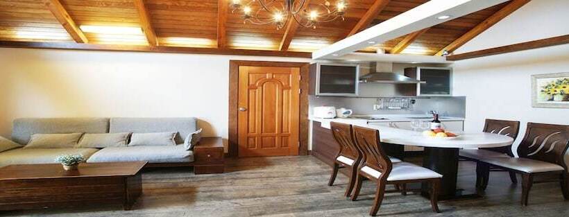 בית מלון כפרי Aewol Parkhill Village