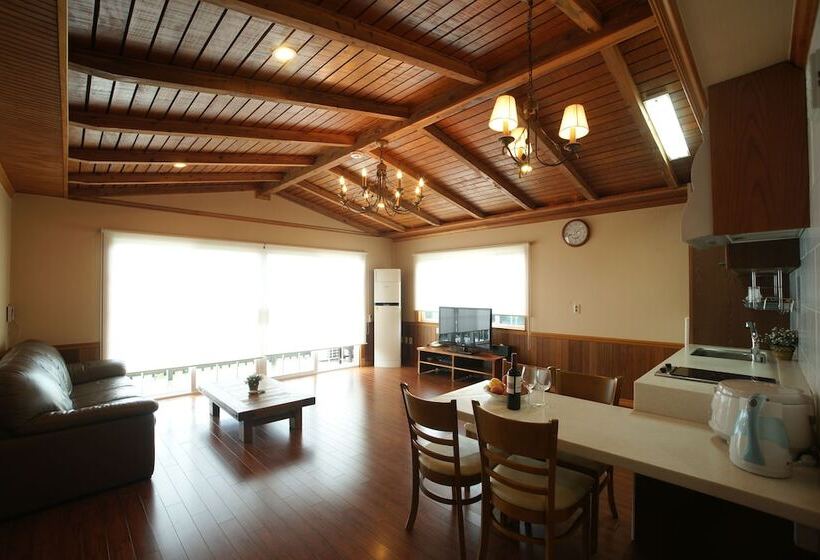 בית מלון כפרי Aewol Parkhill Village