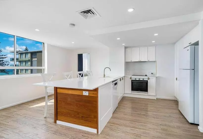 Kirra Beach Apartments