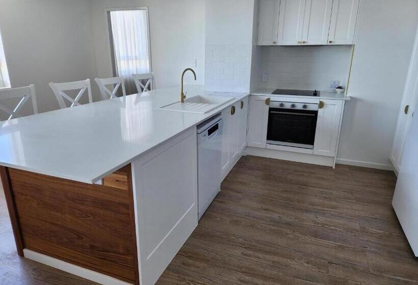 Kirra Beach Apartments