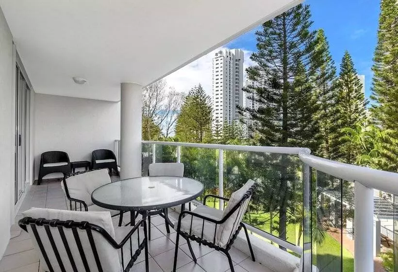 Oscar On Main Beach Resort